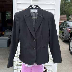 2 Piece Women’s suit. Jacket and pants. Size 4 petite. Tahari Arthur St. Levine.